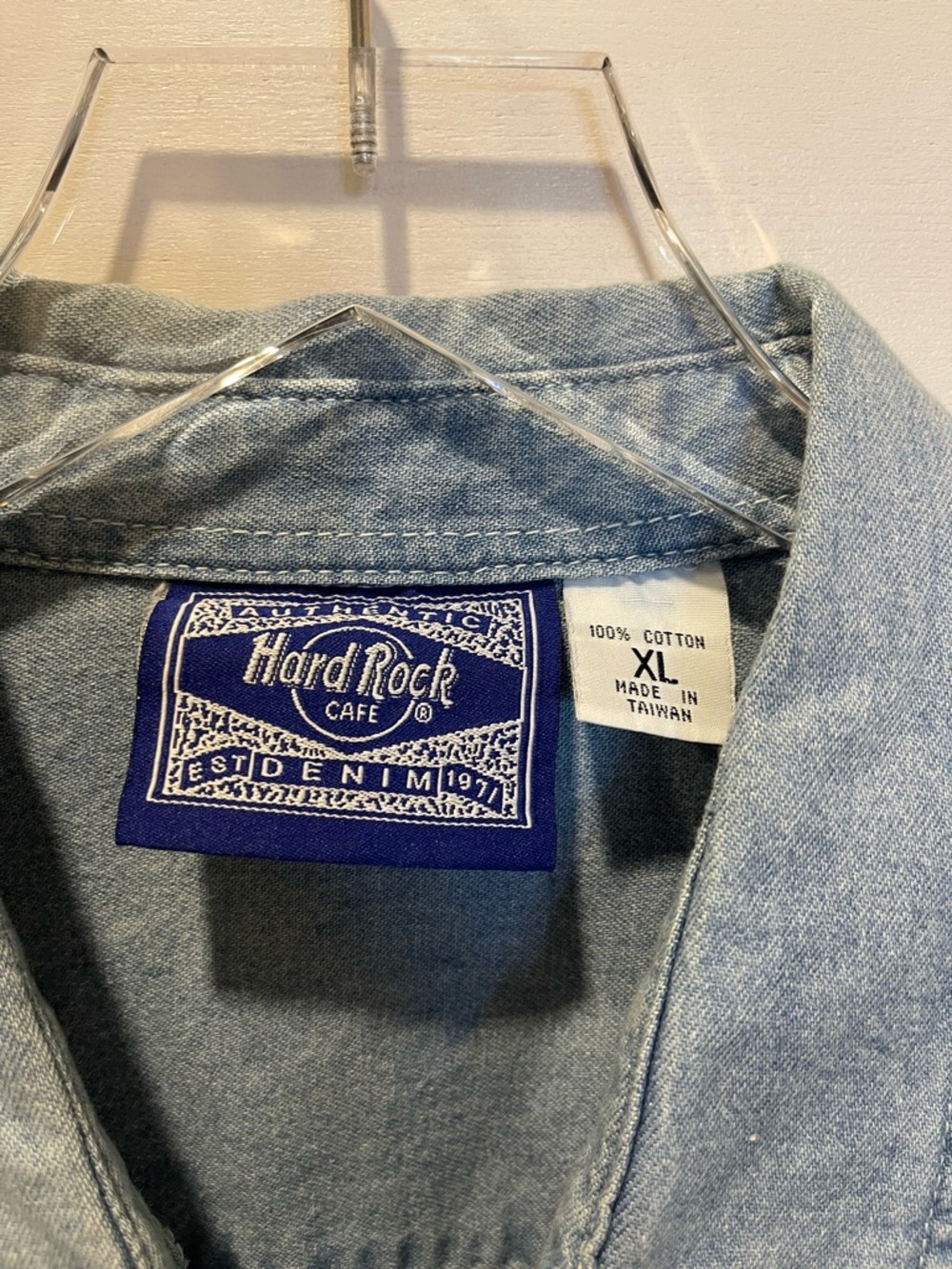 Hard Rock Cafe Boston Light Blue Chambray Denim Button-Up Shirt Adult XL - Picture 2 of 6